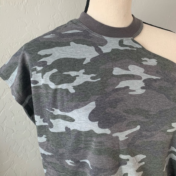Asymmetric Camo Tee - Picture 3 of 5